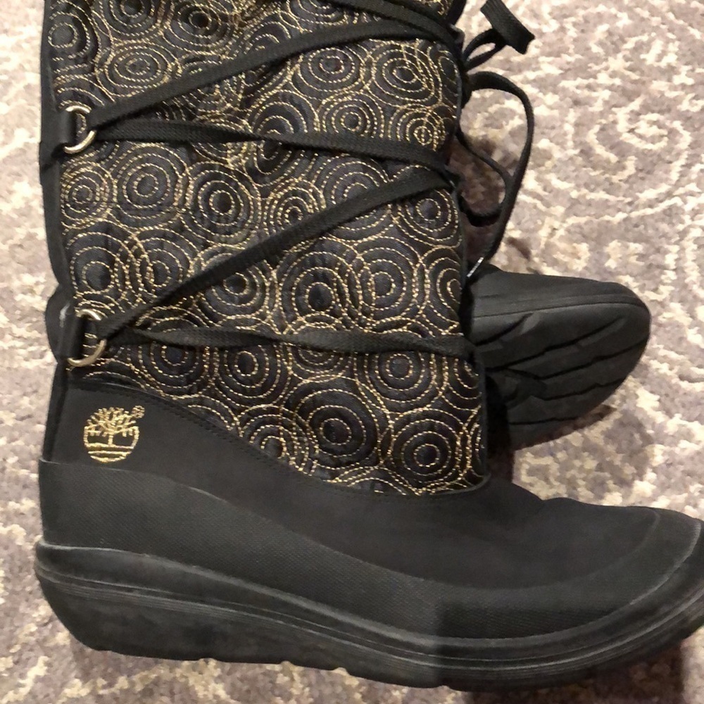 Timberland snow boots in gold and black in size 7.5